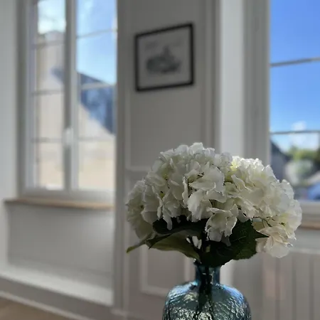 Richard Merrill, En Plein Centre, 4 Pers アパート *