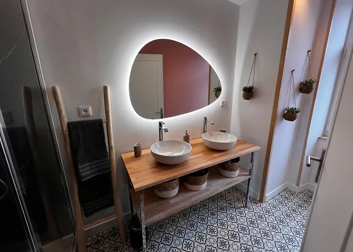 Richard Merrill, En Plein Centre, 4 Pers アパート