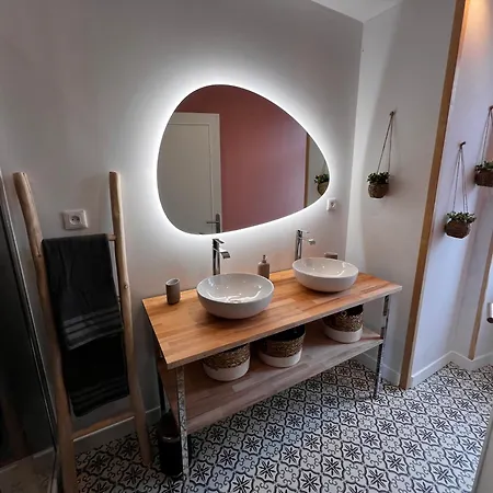 Richard Merrill, En Plein Centre, 4 Pers Apartment